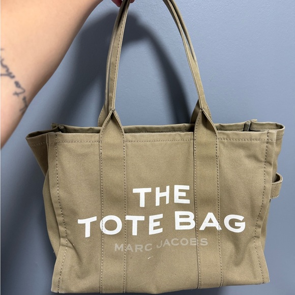 Marc Jacobs ‘The Tote Bag’ - Picture 7 of 7